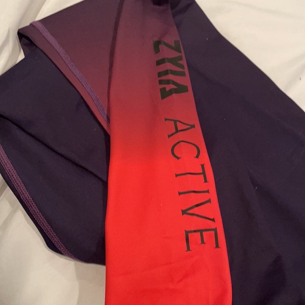 Zyia Purple and pink ombré light and tight leggings